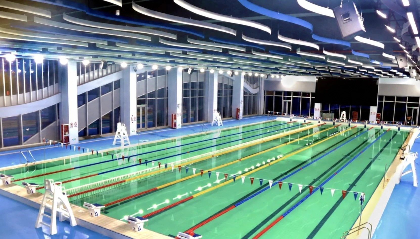 Ceiling panels and linear lighting above an indoor swimming pool in Daishan