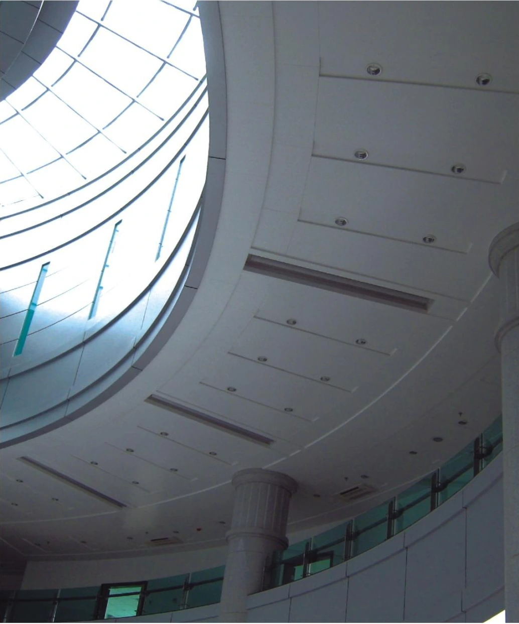Curved ceiling panels around a glazed atrium opening in Huizhou