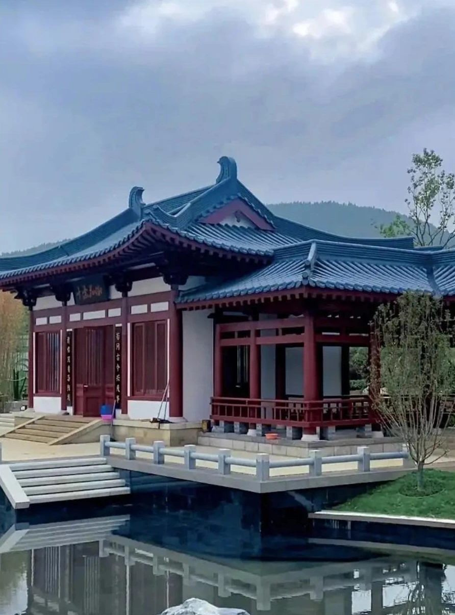 Traditional-style pavilion roof with upturned eaves beside a pool in Xuzhou